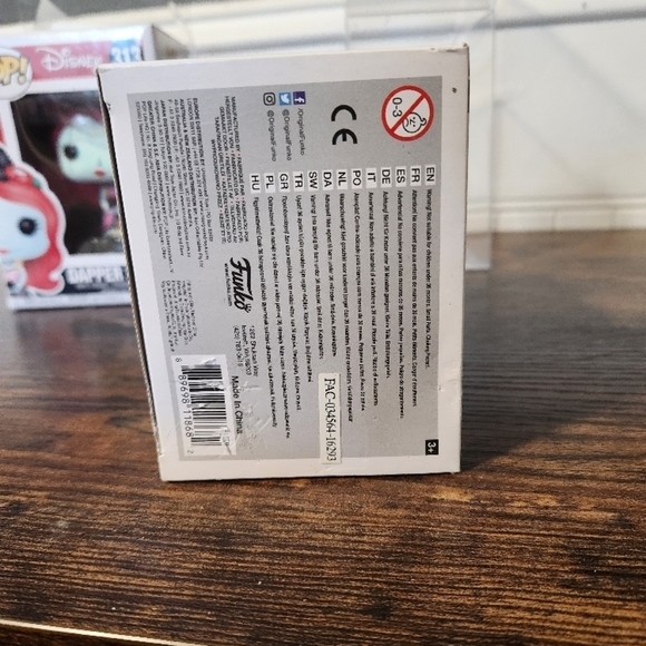 Disney Funko Pop Dapper Sally and Dapper Jack Skellington - Picture 14 of 14